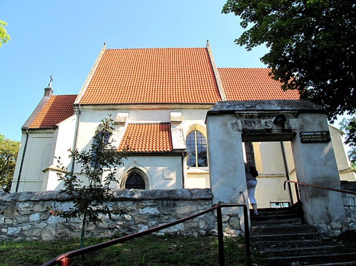 gotycki kościół w Chotlu Czerwonym