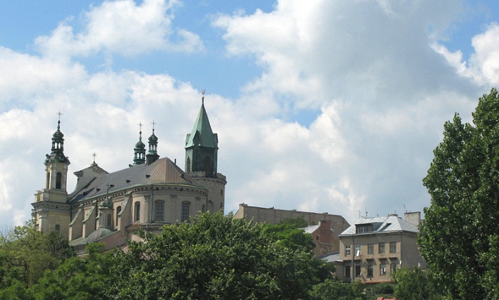 Katedra w której znajduje się krucyfiks z Chrystusem Trybunalskim