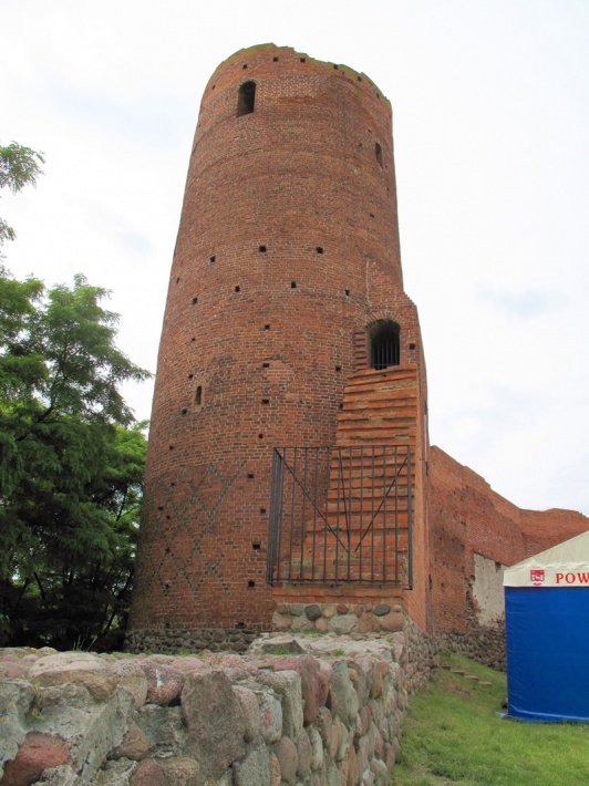 Ruiny zamku w Czersku - wieża zachodnia