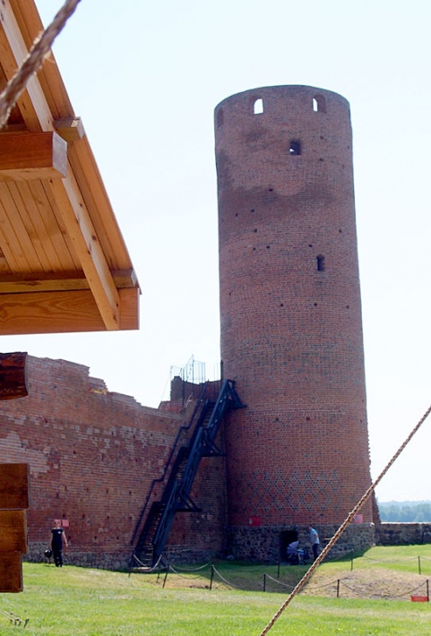Ruiny zamku w Czersku - wieża południowa, więzienna