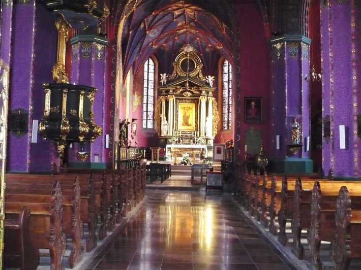 Katedra-wnętrze świątyni