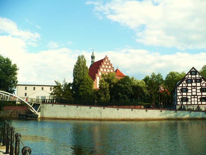 Katedra-widok od strony rzeki