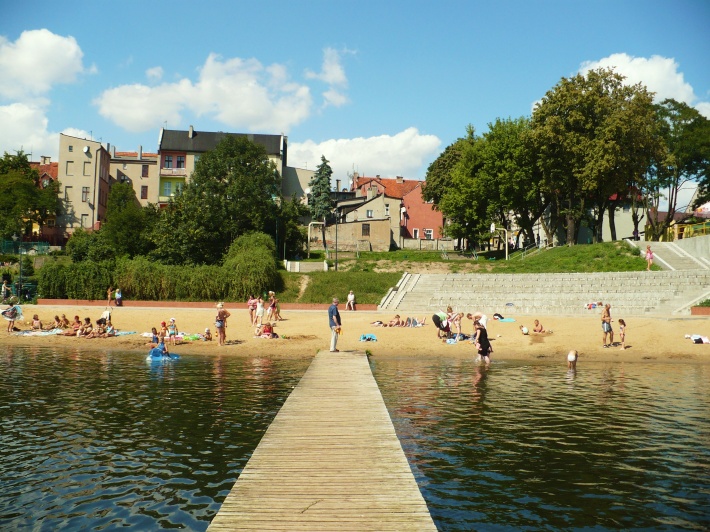 Kąpielisko miejskie w Chełmży-plaża i pomost