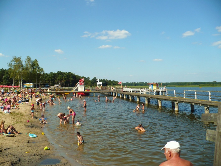 Jezioro Jezuickie-plaża w Chmielnikach