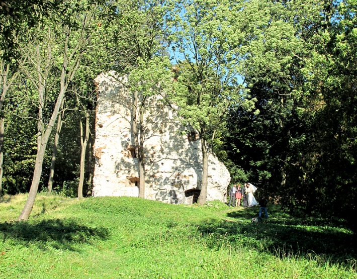 ruiny zamku w Krupem - ruiny północnej bastei