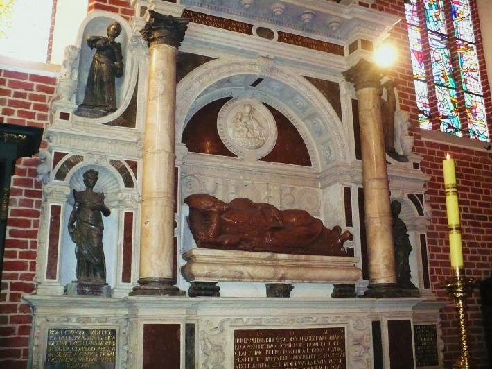 Renesansowy nagrobek biskupa Piotra Kostki z 1595roku