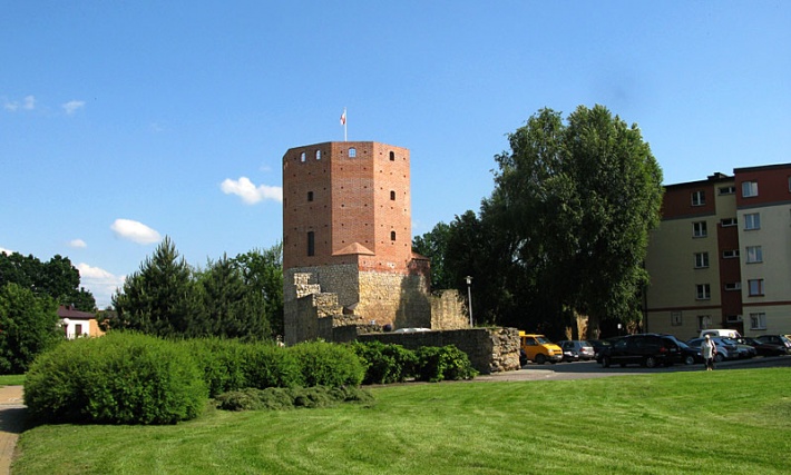 Wieluń - zrekonstruowana średniowieczna Baszta Męczarnia