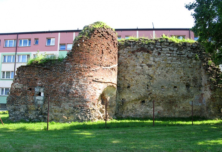Wieluń - ruiny średniowiecznej Baszty Swawola