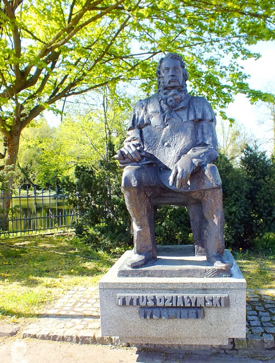 Kórnik - pomnik Tytusa Działyńskiego
