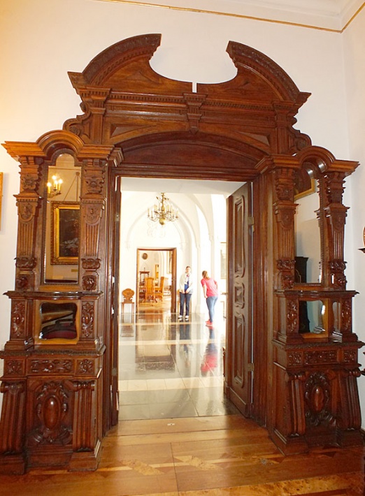 Zamek w Kórniku - salon, portal