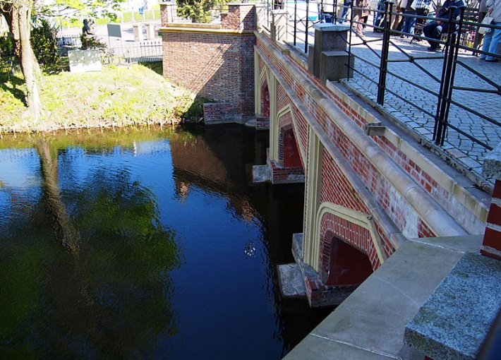 Zamek w Kórniku - mostek nad fosą