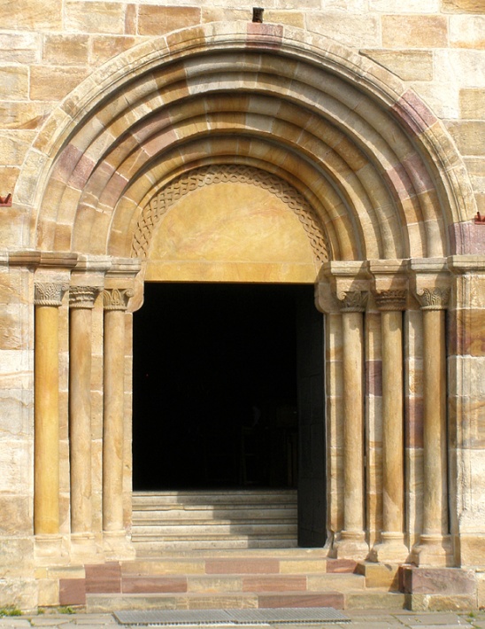 romański portal główny