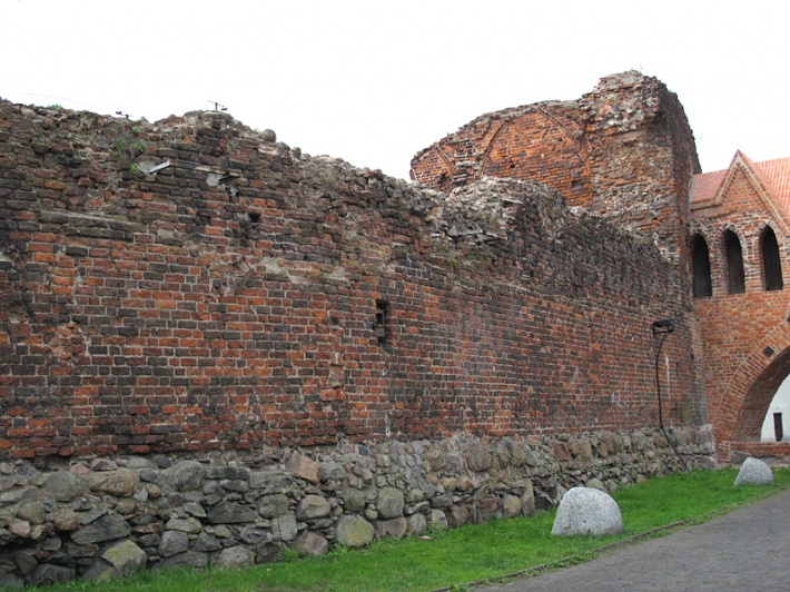 mury zamku, międzymurze