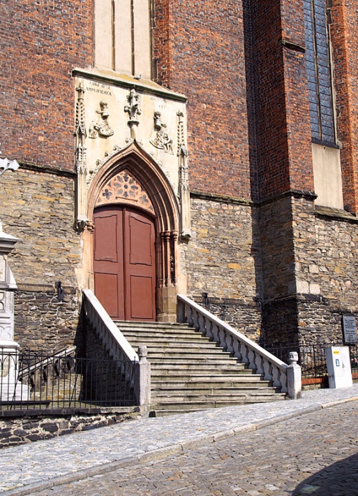 Paczków - kościół św. Jana Ewangelisty, gotycki portal zachodni