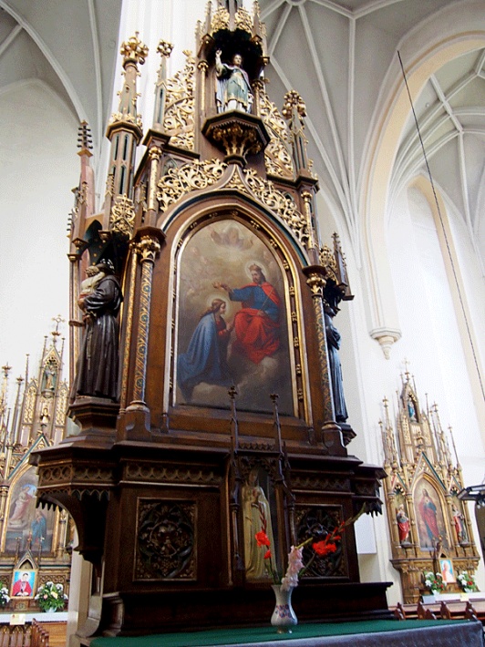 Paczków - kościół św. Jana Ewangelisty, neogotycki ołtarz boczny Ukoronowania NMP