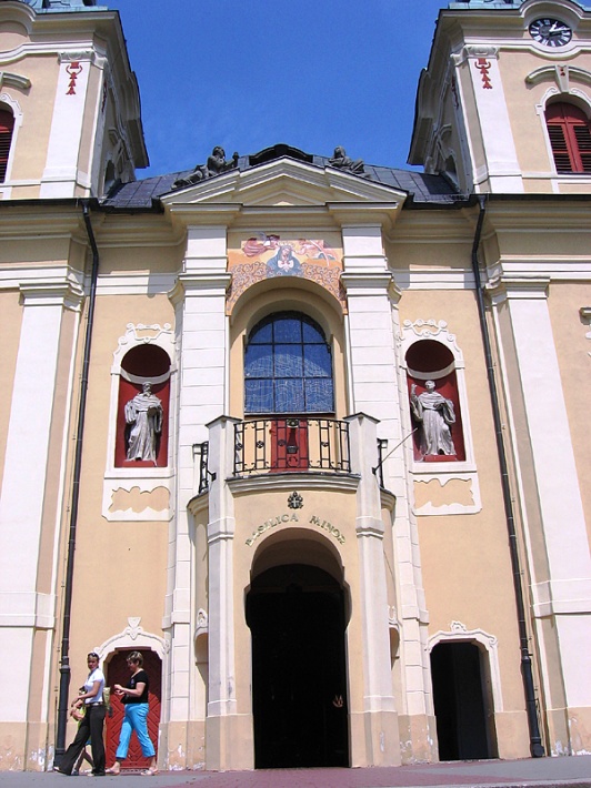 Rokitno - fasada kościoła