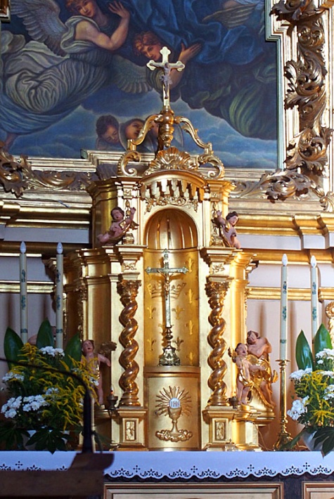 kościół pokamedulski w Wigrach - tabernakulum na ołtarzu głównym