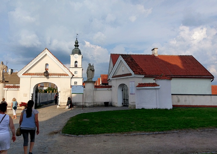 pokamedulski zespół klasztorny - wejście na teren eremu