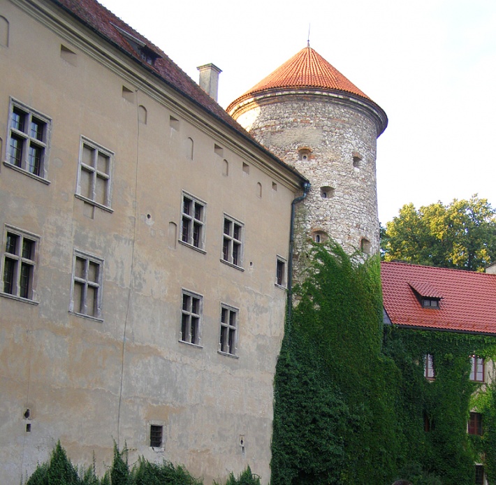 zamek w Pieskowej Skale - średniowieczna baszta
