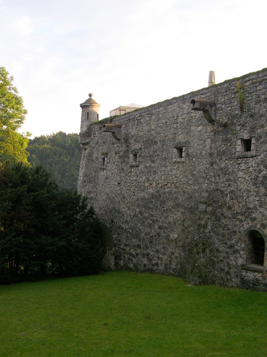zamek w Pieskowej Skale - mury bastionu