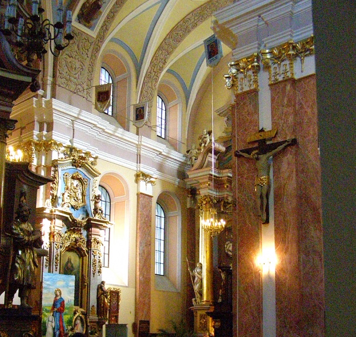 ołtarz św. Anny przy łuku tęczowym