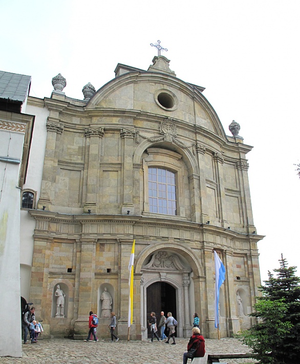 zachodnia fasada kościoła,2010