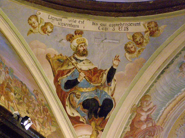 kaplica Krzyża Świętego - XVIII-wieczne freski poniżej kopuły