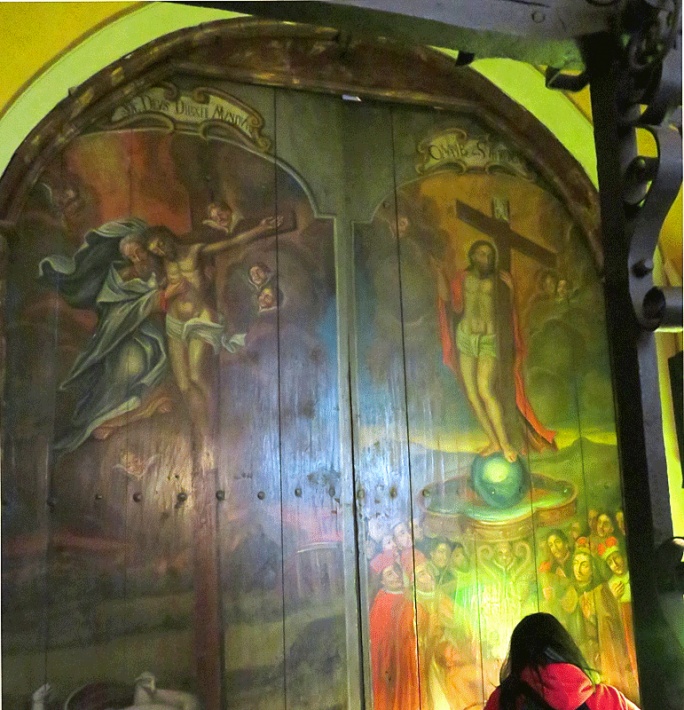 Opactwo Święty Krzyż - malowane drzwi do kaplicy Świętego Krzyża