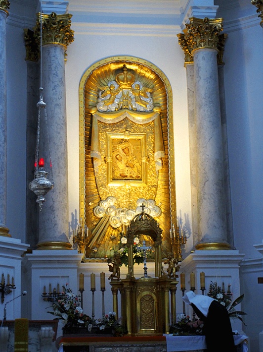 Bazylika NMP w Chełmie - ołtarz główny z obrazem MB Chełmskiej