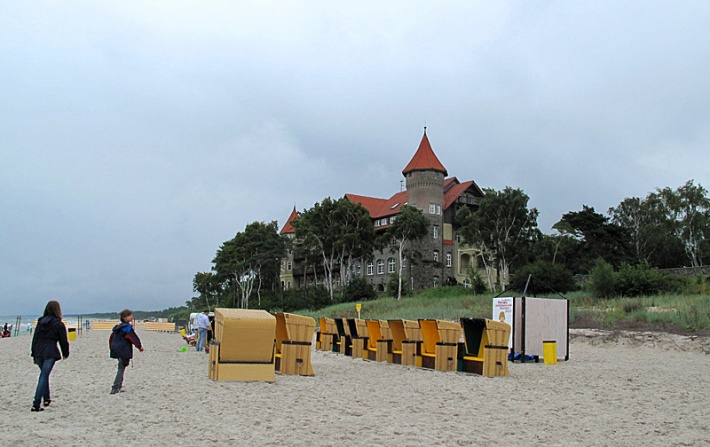 Łeba - zamek na plaży