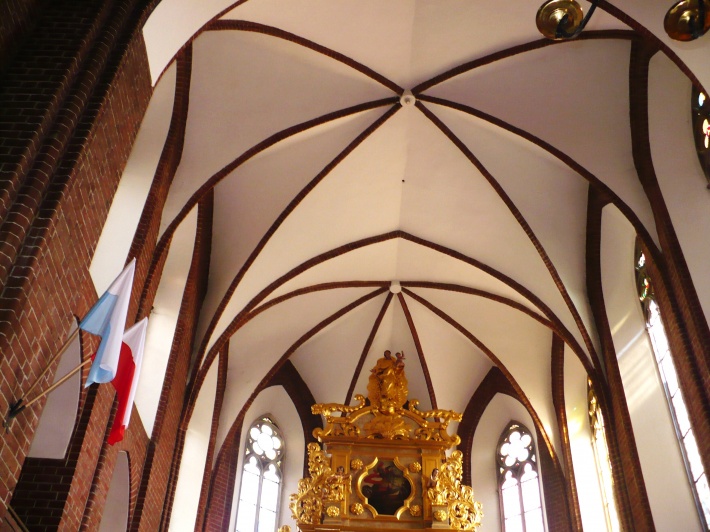 Gotyckie sklepienie sześciopolowe w prezbiterium