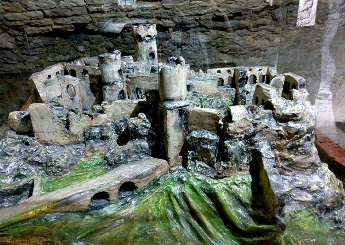 makieta ruin zamku Ogrodzieniec