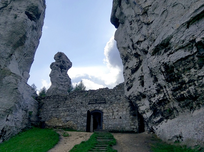Ruiny zamku Ogrodzieniec - katownia