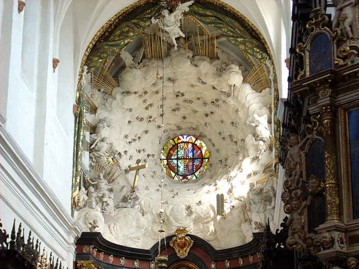 Archikatedra w Oliwie - wyobrażenie niebios nad ołtarzem głównym