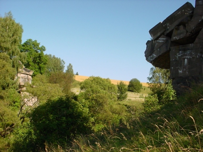 Fragmenty przęseł mostu w Grądach Kruklaneckich w gminie Kruklanki