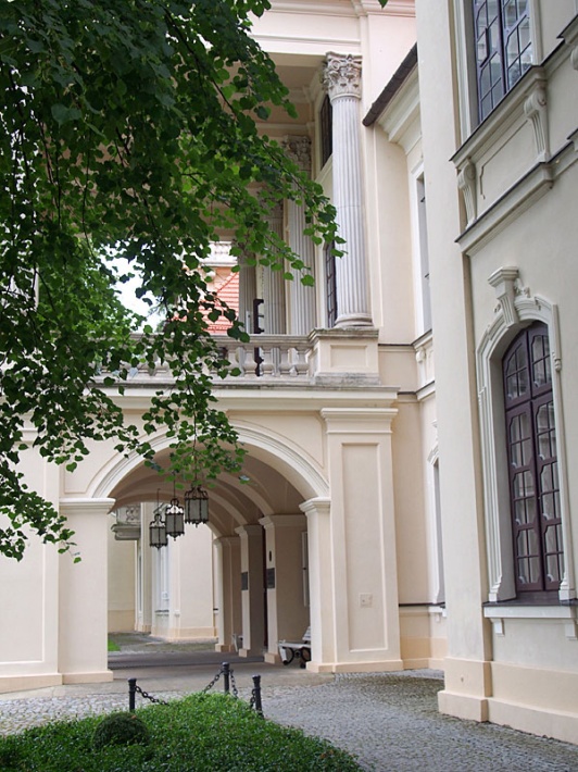Kozłówka - pałac Zamoyskich, portyk balkonowy