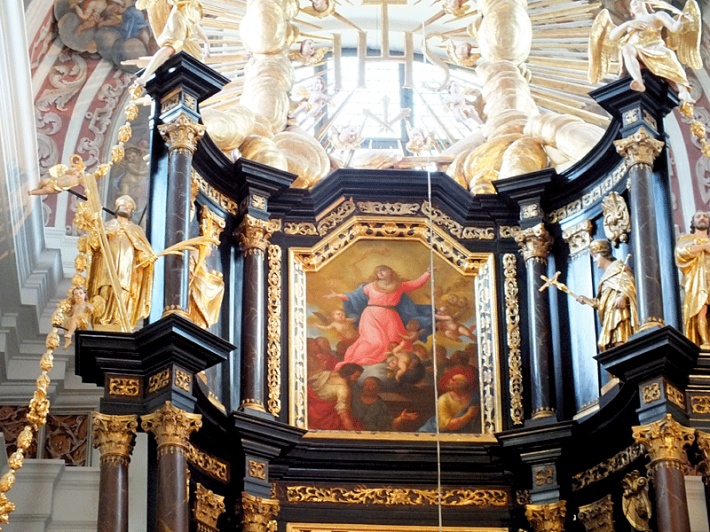 Święta Lipka - Sanktuarium Maryjne, obraz Wniebowzięcia NMP w ołtarzu głównym