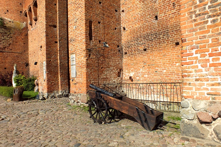 Zamek biskupów warmińskich w Reszlu - przed wejściem do zamku