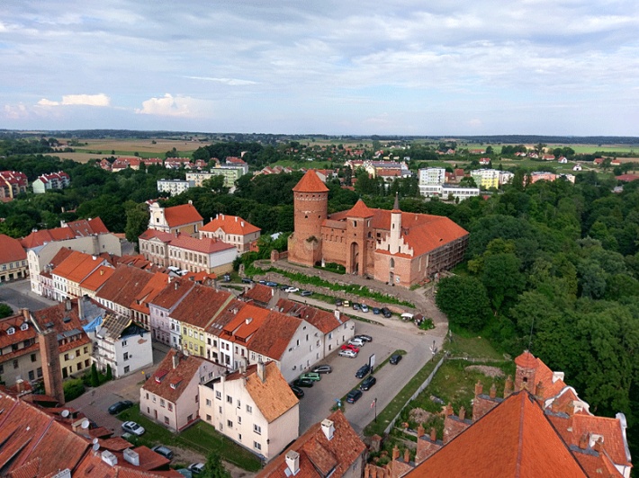Reszel - zamek biskupów warmińskich widziany z wieży kościelnej