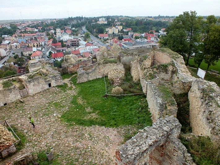 Iłża - ruiny zamku biskupiego, dziedziniec zamku górnego