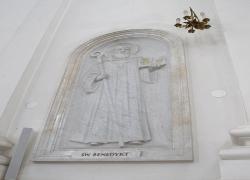 Płaskorzeźba św. Benedykta