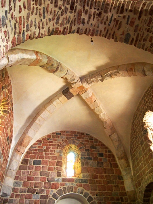 Strzelno - rotunda św. Prokopa, krzyżowo-żebrowe sklepienie prezbiterium