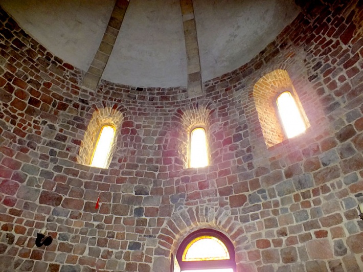 Strzelno - rotunda św. Prokopa, południowa ściana nawy
