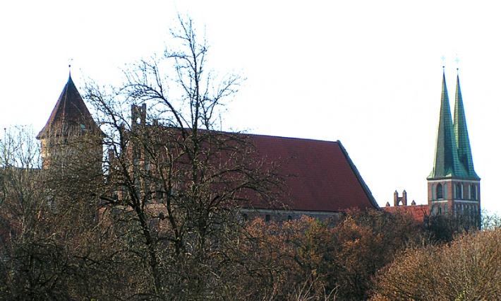 widok na zamek w Olsztynie od strony miasta