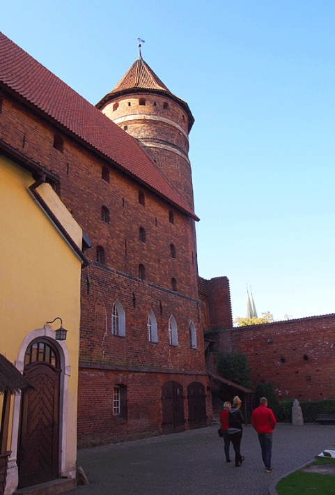 Zamek Kapituły Warmińskiej w Olsztynie - skrzydło południowe i wieża zamkowa