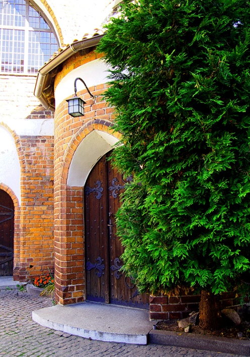 Zamek Kapituły Warmińskiej w Olsztynie - wejście z dziedzińca do skrzydła północnego