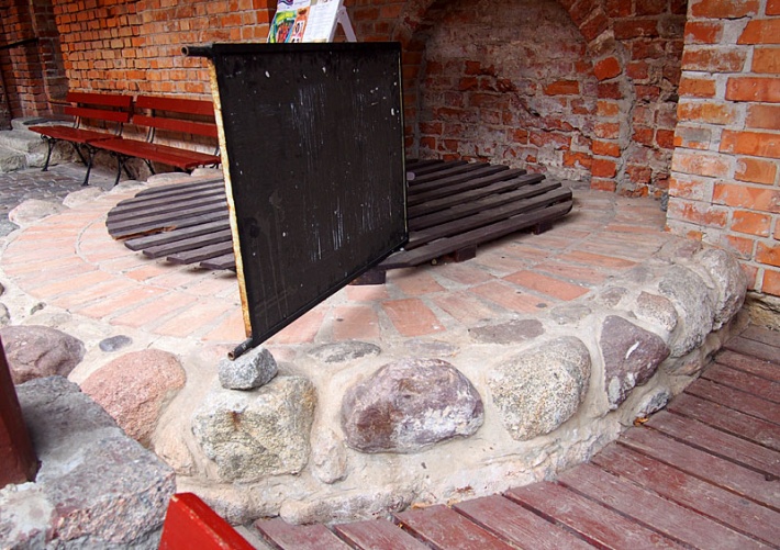 zamek krzyżacki w Ostródzie -  studnia zamkowa