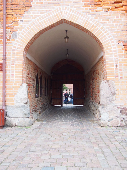 zamek krzyżacki w Ostródzie - brama wjazdowa od strony dziedzińca
