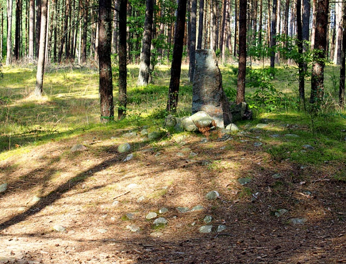 Kamienne kręgi w Węsiorach - kurhan