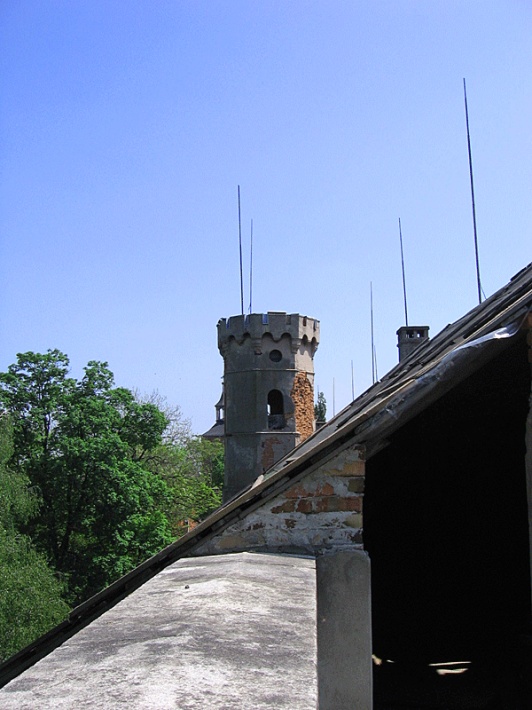 wieża północno-wschodnia widziana z tarasu
